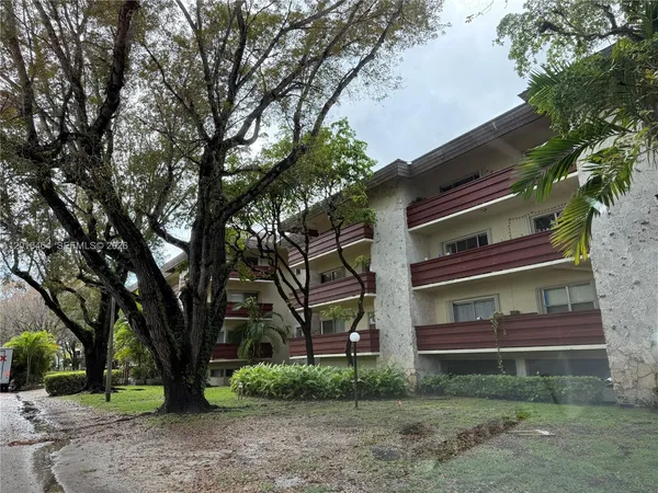 $2,700 | 1205 Mariposa Avenue, Unit 301, Coral Gables, FL 33146