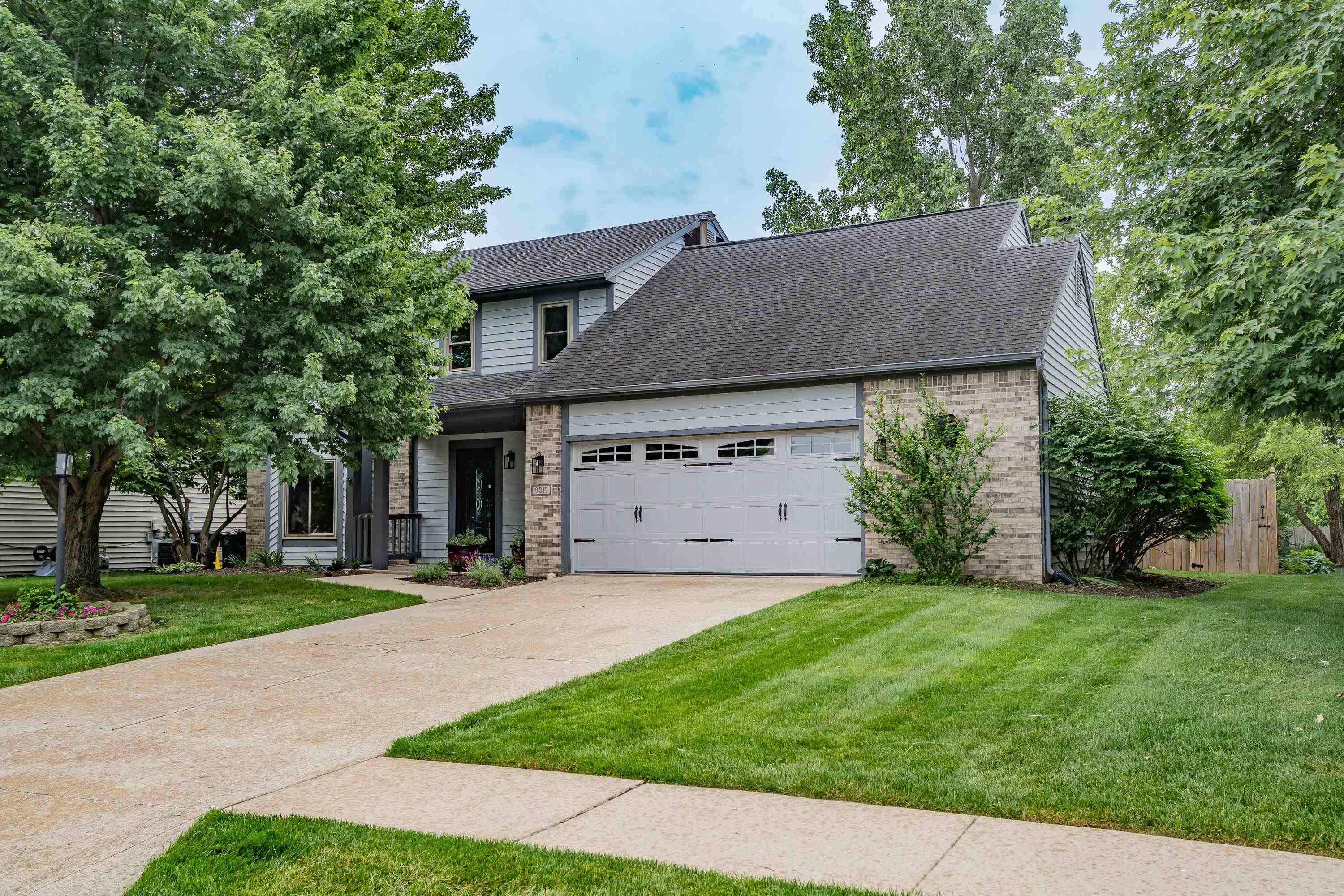 9015 Spring View Drive Fort Wayne, IN 46804 - Photo 2 of 28