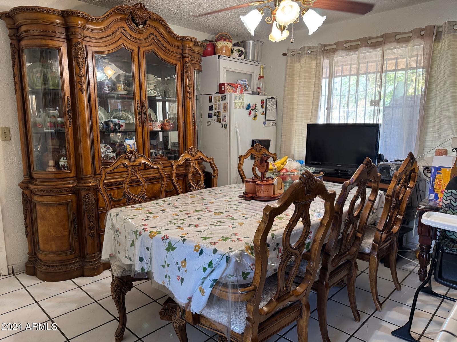 2032 West Pecan Road Phoenix, AZ 85041 - Photo 4 of 6 e68b0ee9-ecde-44c8-a9ea-954f534b1cca