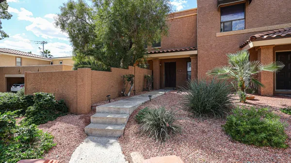 $1,695 | 10410 North 7th Place, Unit 2, Phoenix, AZ 85020