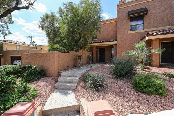 $1,695 | 10410 North 7th Place, Unit 2, Phoenix, AZ 85020