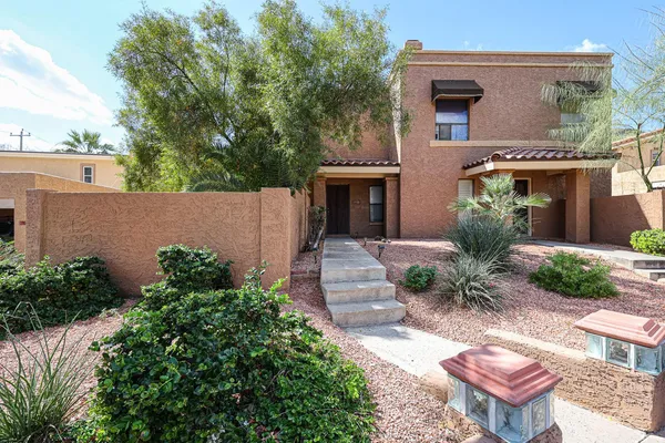 $1,695 | 10410 North 7th Place, Unit 2, Phoenix, AZ 85020