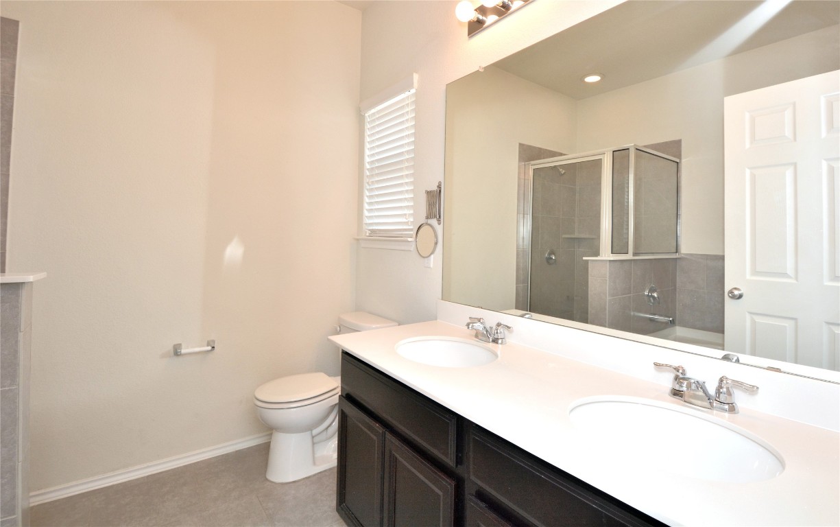 113 Thrasher Cove Leander, TX 78641 - Photo 8 of 19 Primary bath