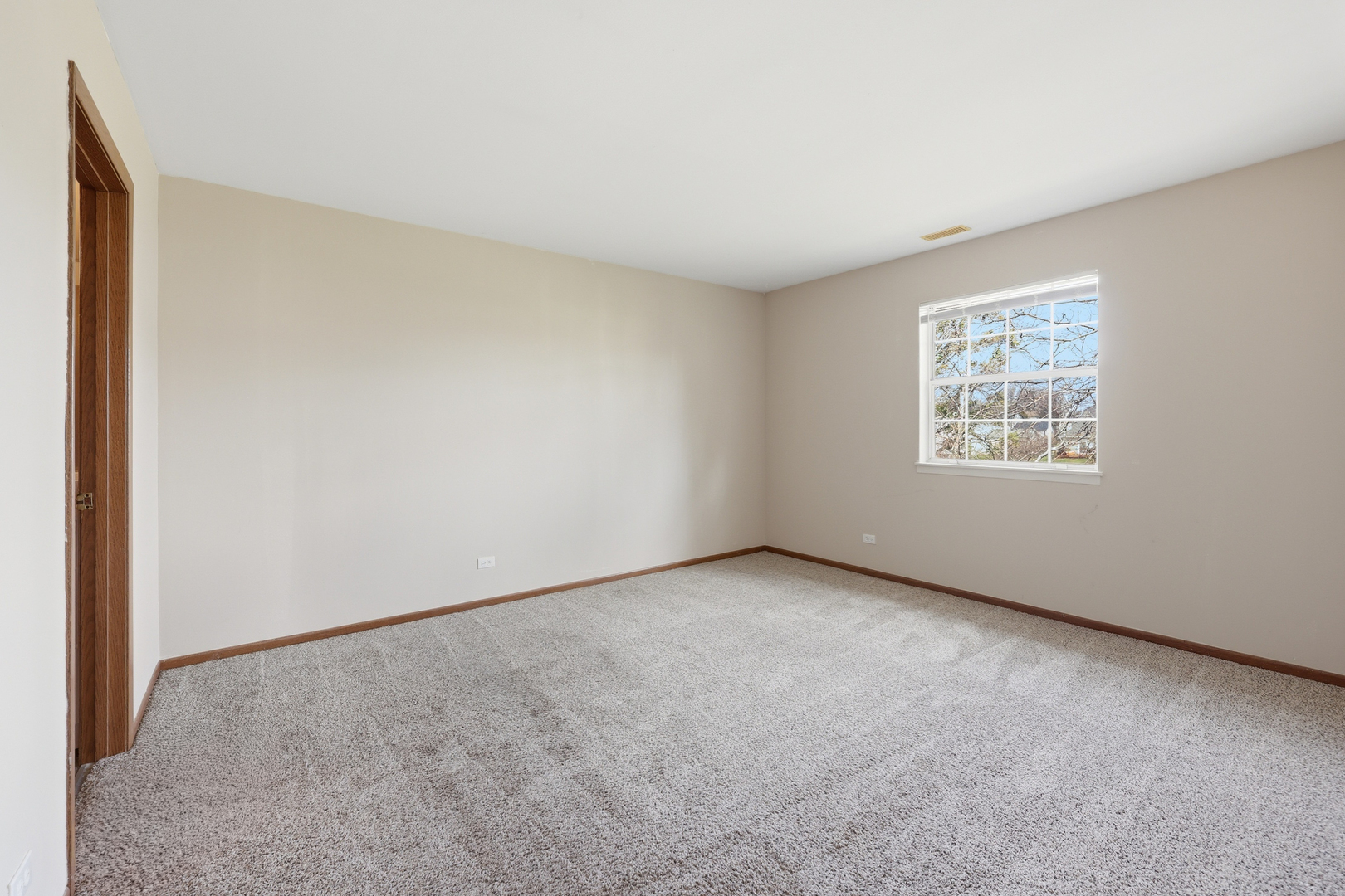 36 Gant Circle, Unit H Streamwood, IL 60107 - Photo 12 of 22 an empty room with a window