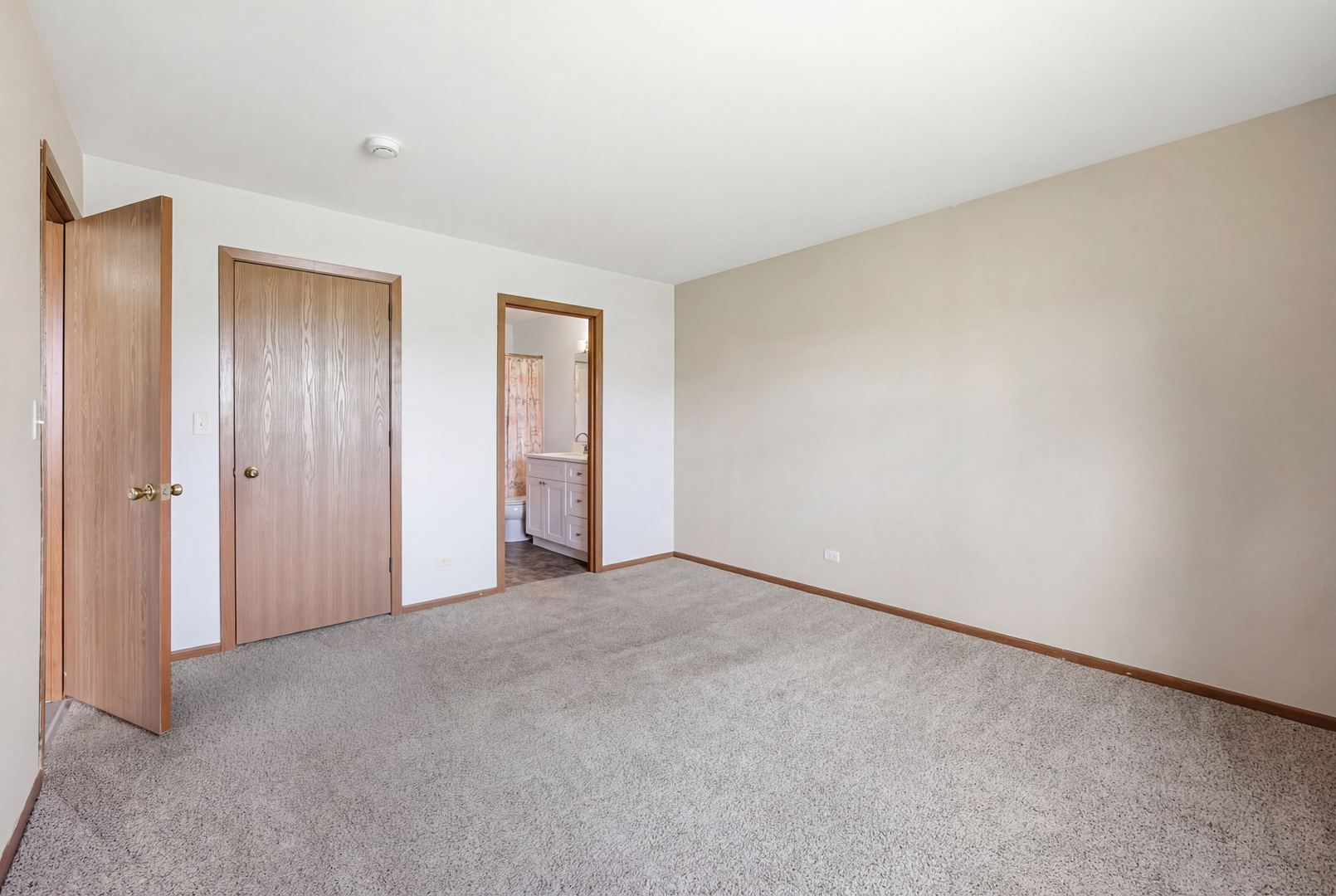 36 Gant Circle, Unit H Streamwood, IL 60107 - Photo 14 of 22 a view of an empty room and closet area