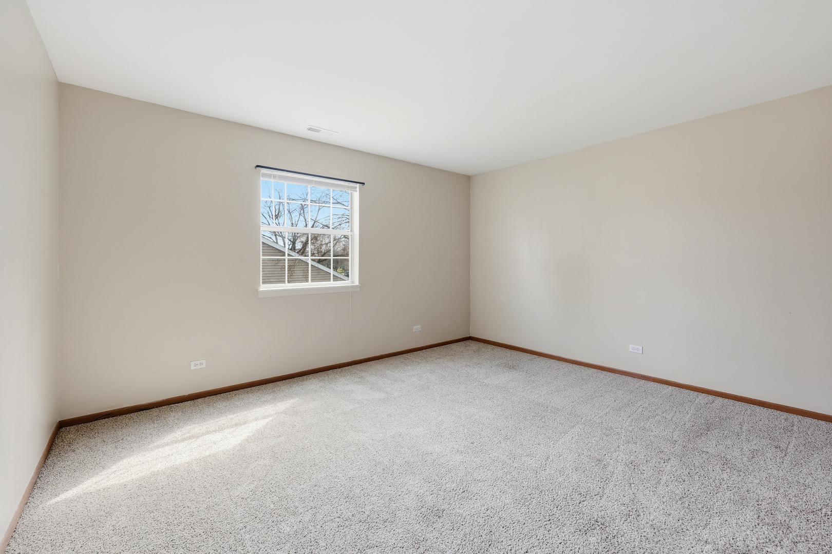 36 Gant Circle, Unit H Streamwood, IL 60107 - Photo 16 of 22 an empty room with windows
