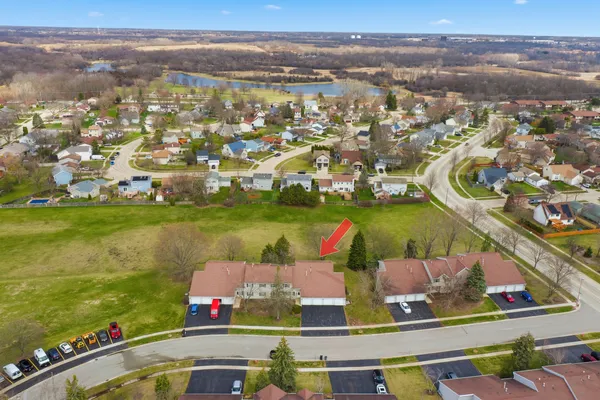 $240,000 | 36 Gant Circle, Unit H, Streamwood, IL 60107