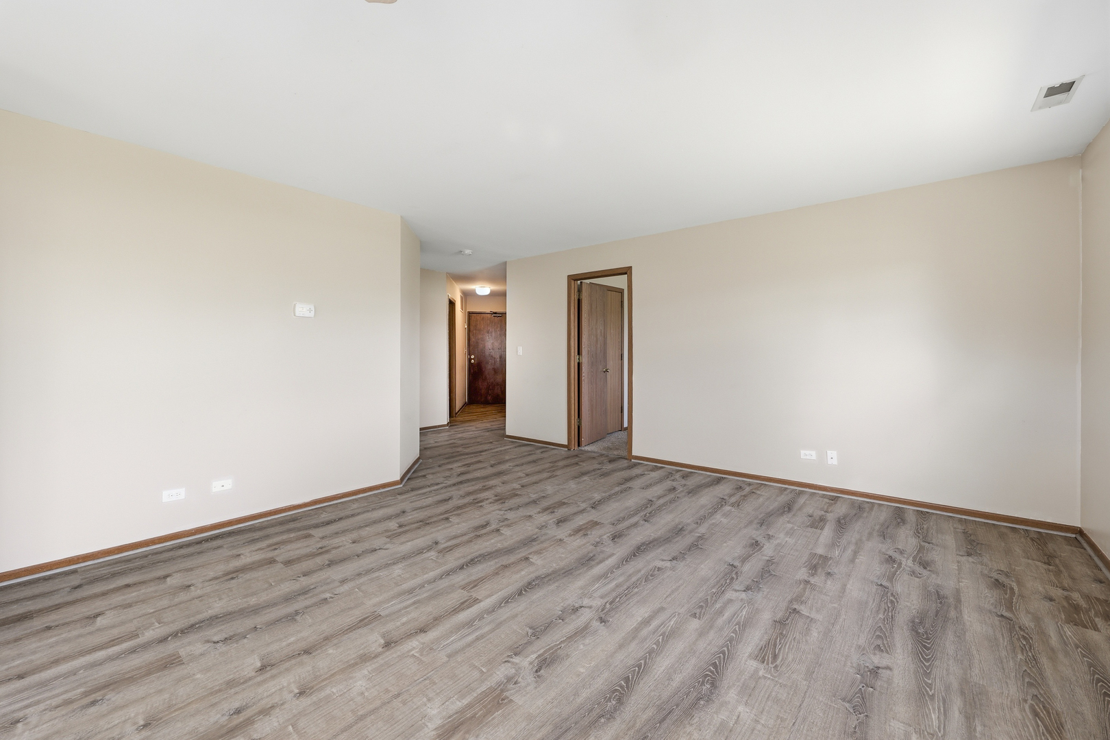 36 Gant Circle, Unit H Streamwood, IL 60107 - Photo 6 of 22 a view of an empty room and wooden floor