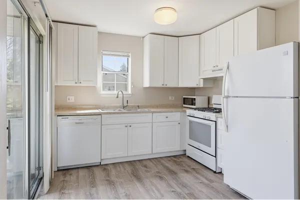 $240,000 | 36 Gant Circle, Unit H, Streamwood, IL 60107