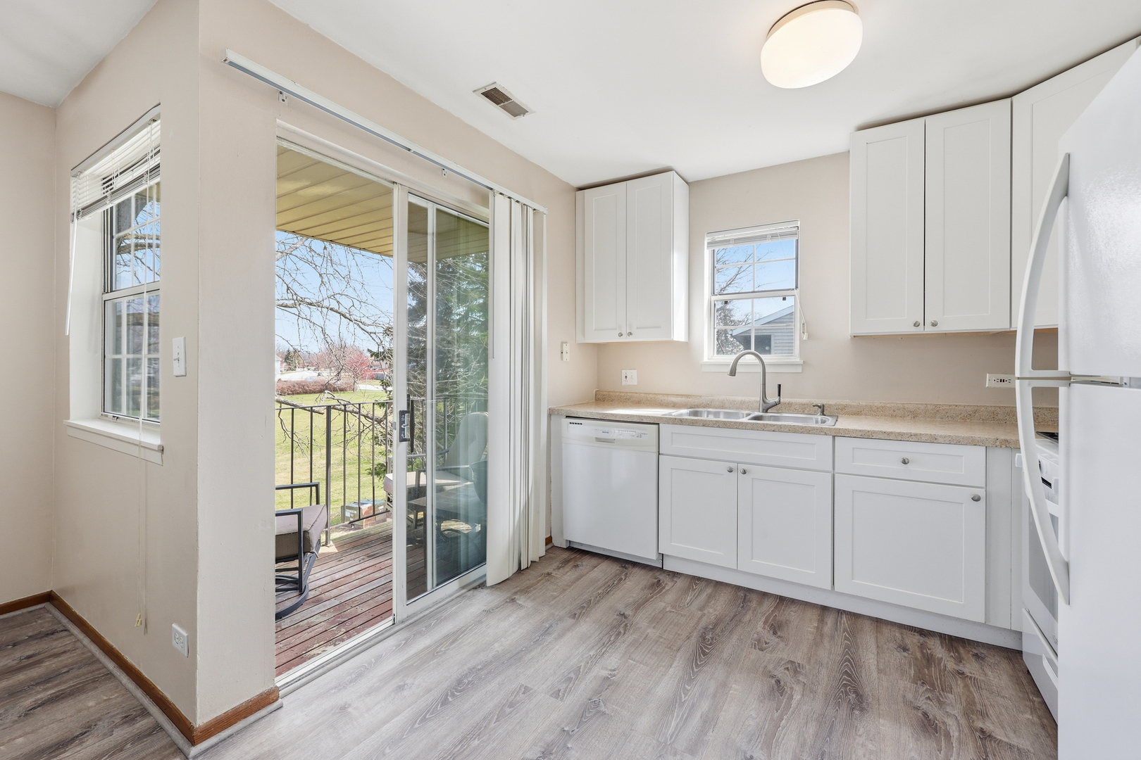 36 Gant Circle, Unit H Streamwood, IL 60107 - Photo 10 of 22 a kitchen with cabinets oven and a sink