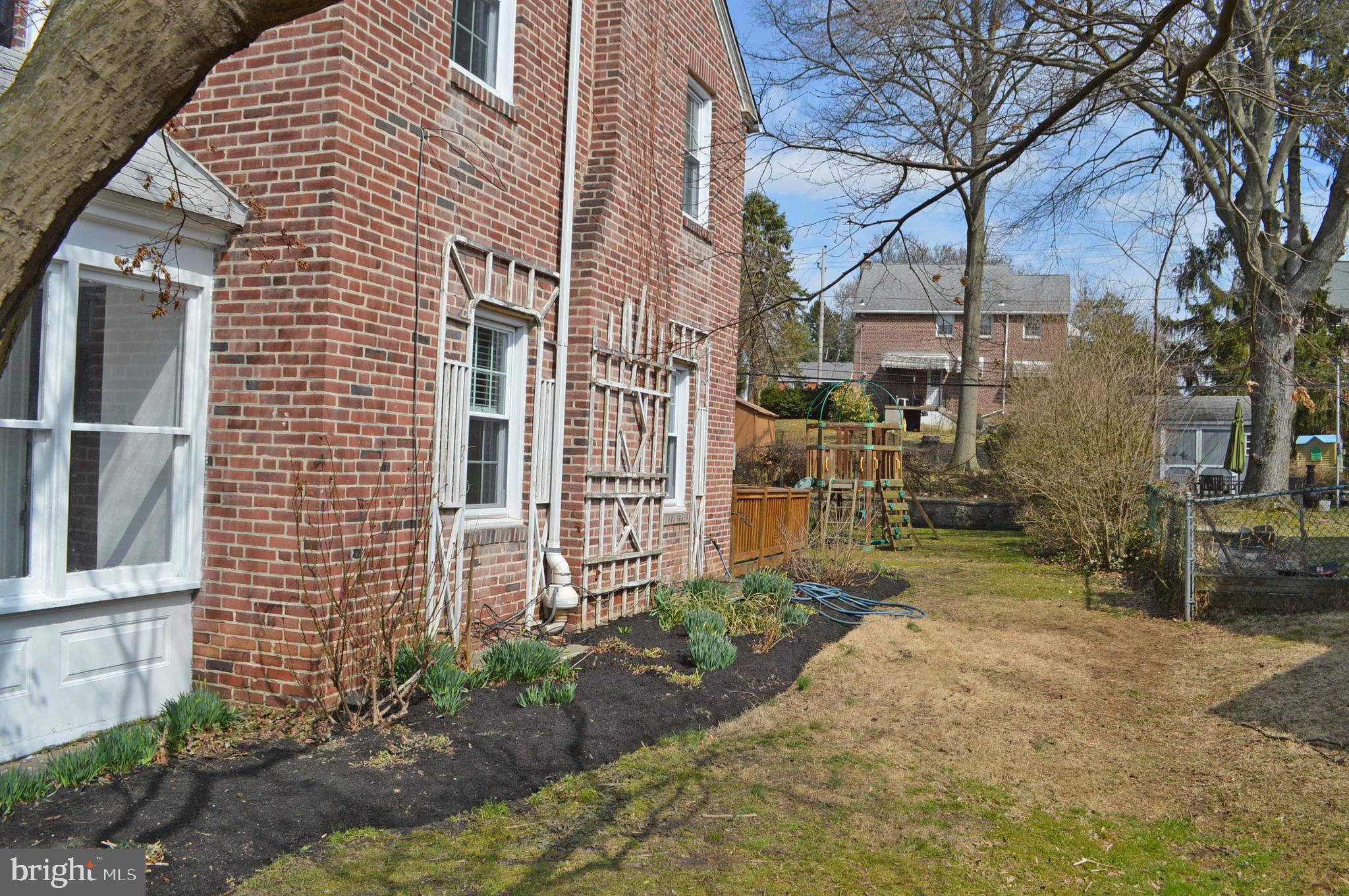 814 Pleasant Hill Road Wallingford, PA 19086 - Photo 20 of 24 Side Yard