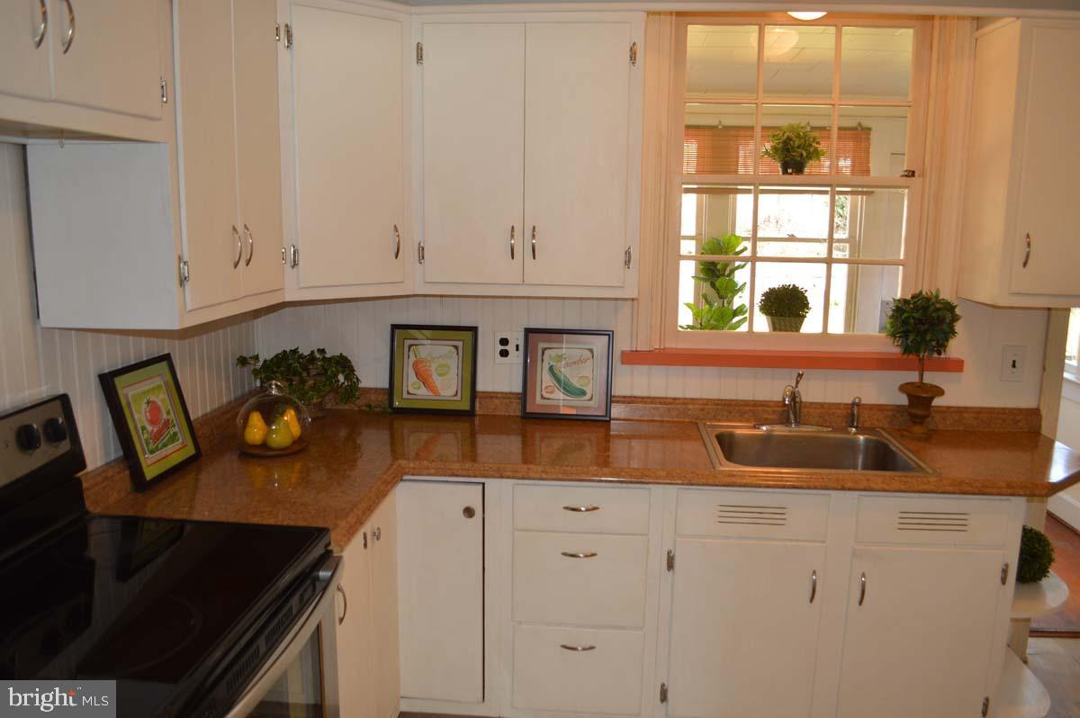 814 Pleasant Hill Road Wallingford, PA 19086 - Photo 8 of 24 Kitchen