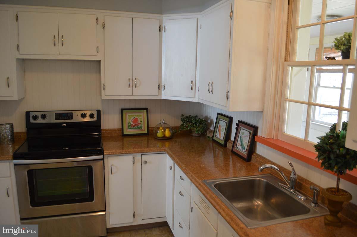 814 Pleasant Hill Road Wallingford, PA 19086 - Photo 9 of 24 Kitchen
