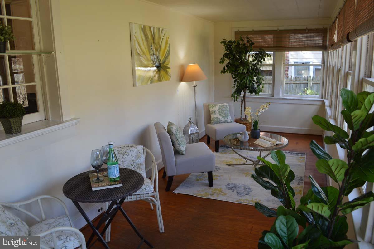 814 Pleasant Hill Road Wallingford, PA 19086 - Photo 10 of 24 Three seaspn room