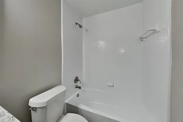 $2,450 | 8618 Cedar Walk Drive, Tomball, TX 77375