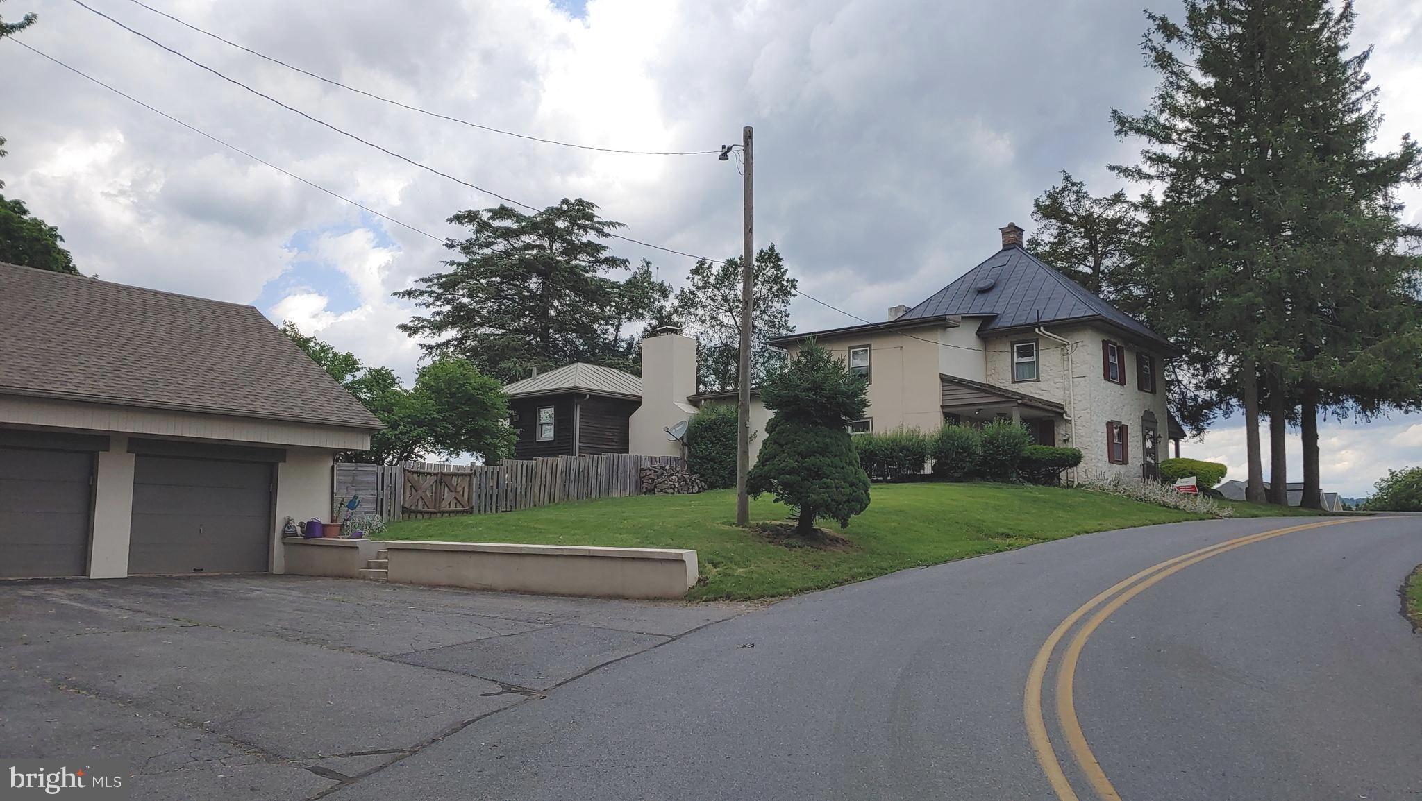 300 South Windy Mansion Road Denver, PA 17517 - Photo 5 of 47 Side View Along Pine St