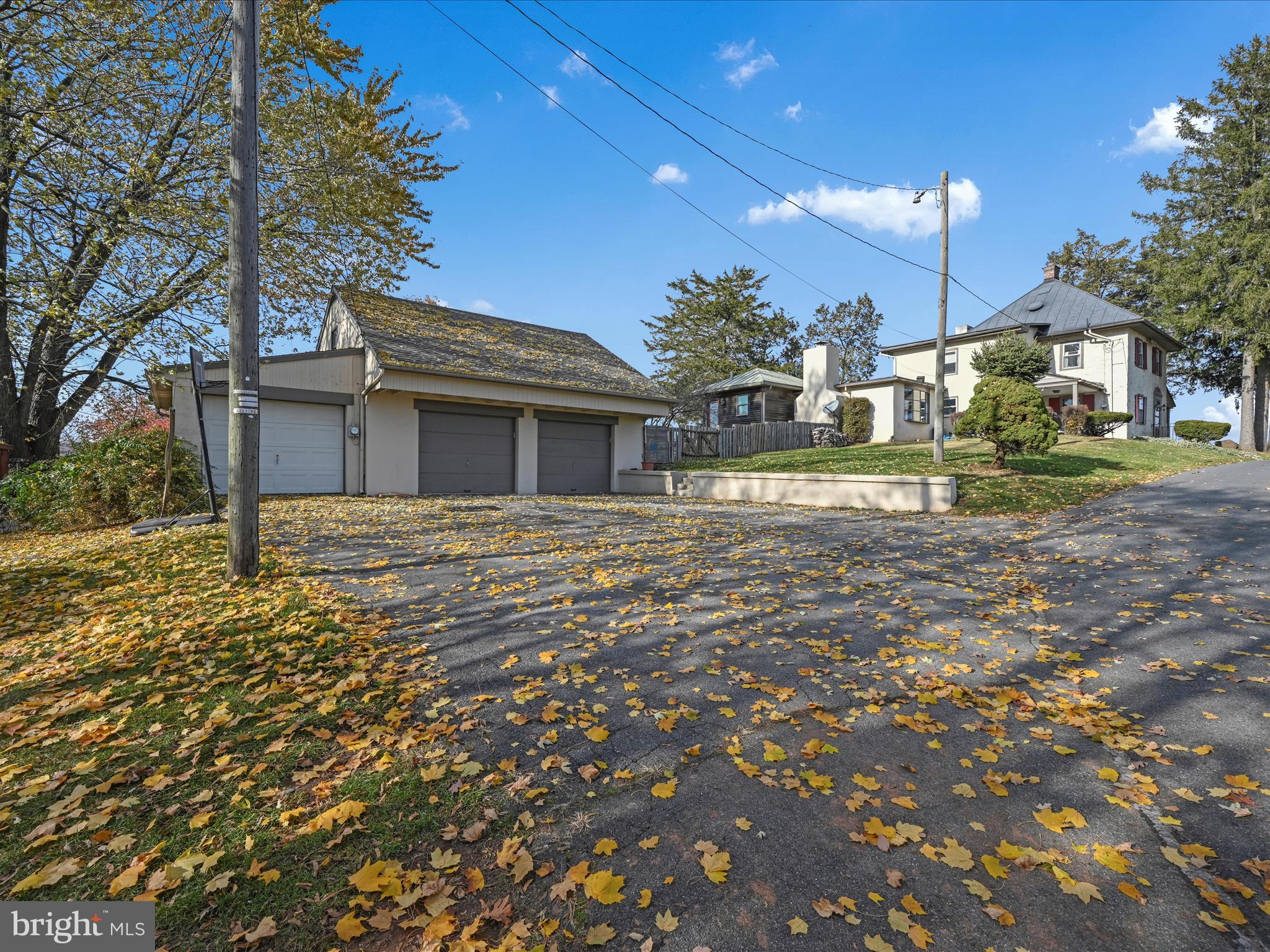 300 South Windy Mansion Road Denver, PA 17517 - Photo 6 of 47 3 Car Garage & Driveway
