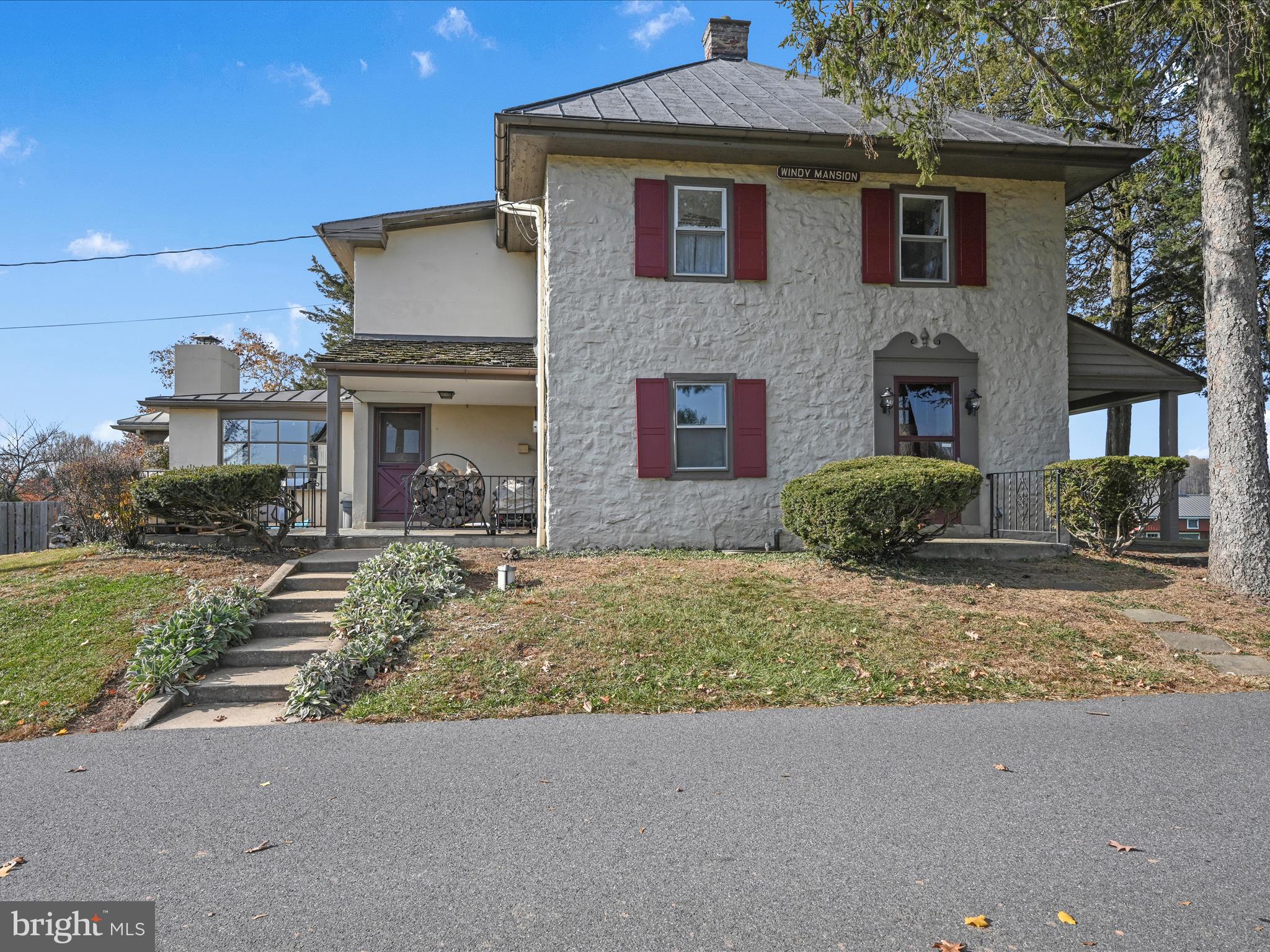 300 South Windy Mansion Road Denver, PA 17517 - Photo 7 of 47 Side View Along Pine St