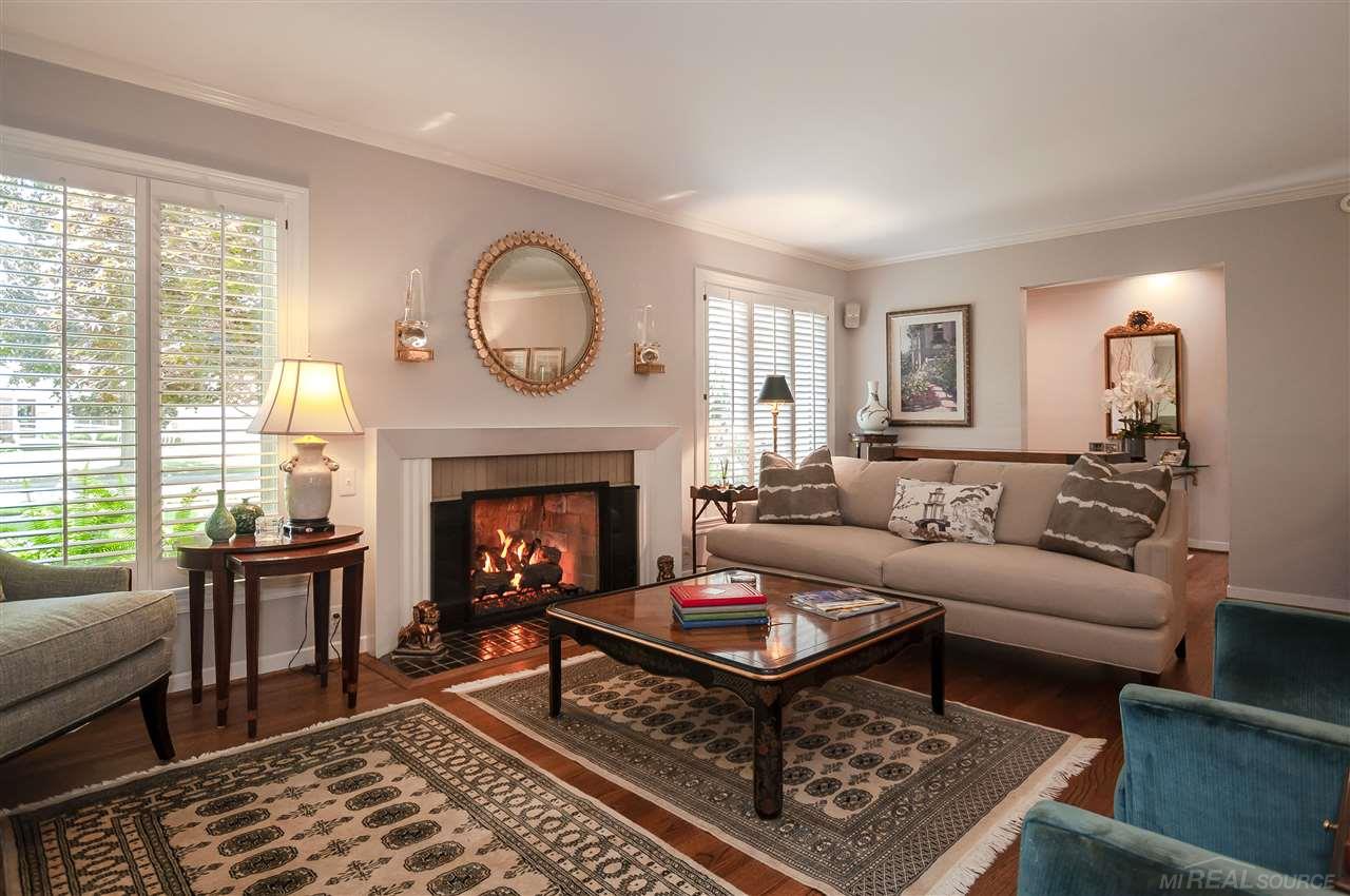 550 Roslyn Road Grosse Pointe, MI 48236 - Photo 7 of 48 31388633-6.JPG