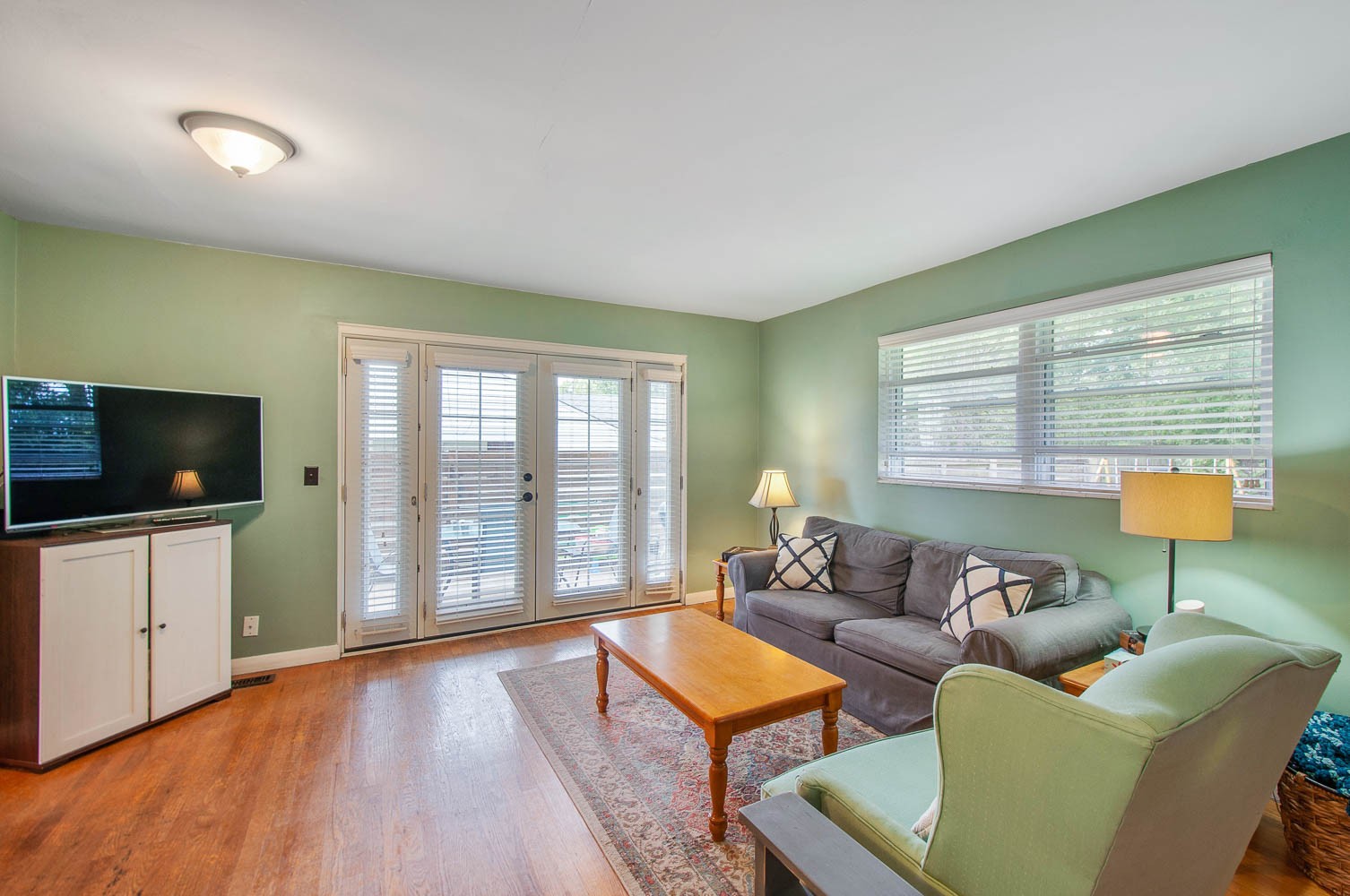 1014 Mitchell Road Nashville, TN 37206 - Photo 7 of 29 a living room with furniture and a flat screen tv
