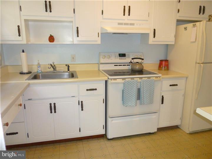 120 Madison Road Willow Grove, PA 19090 - Photo 4 of 25 Kitchen