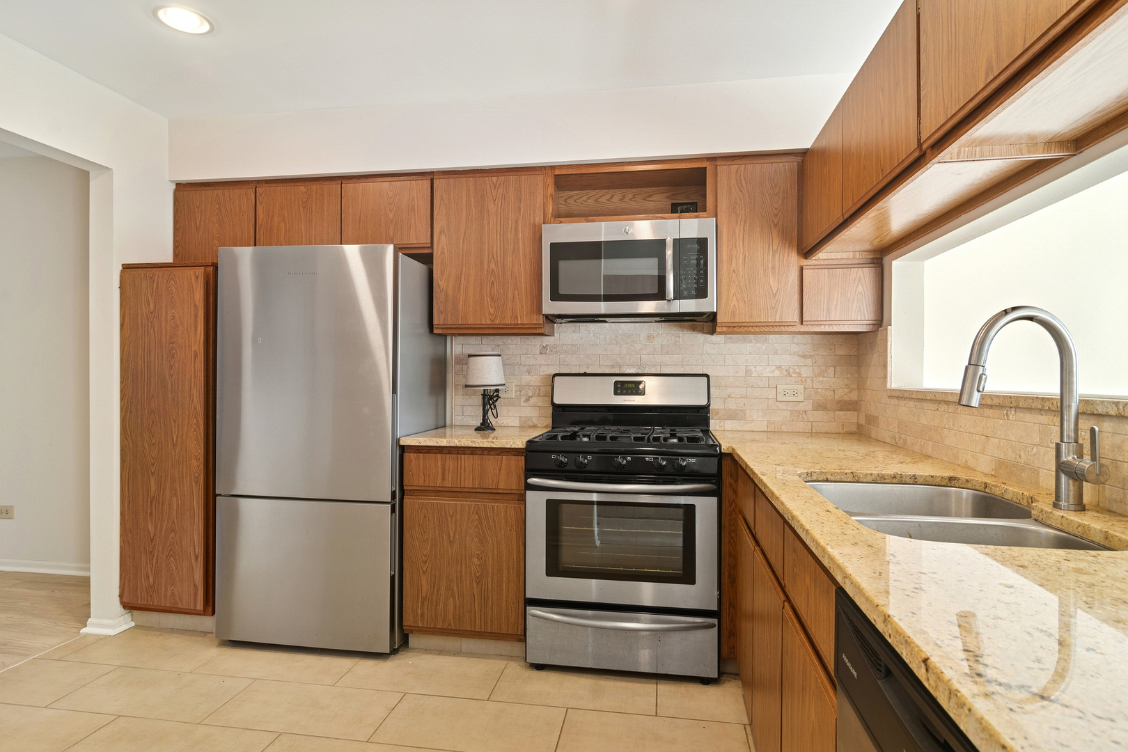 988 Ridgefield Lane Wheeling, IL 60090 - Photo 6 of 18