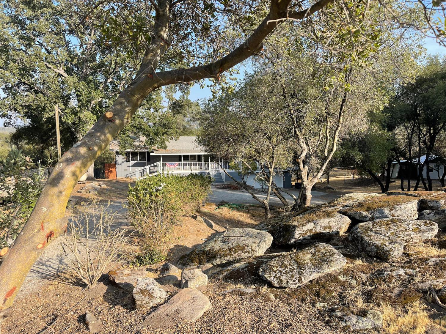31405 Apache Road Coarsegold, CA 93614 - Photo 4 of 40 Gallery Image 4