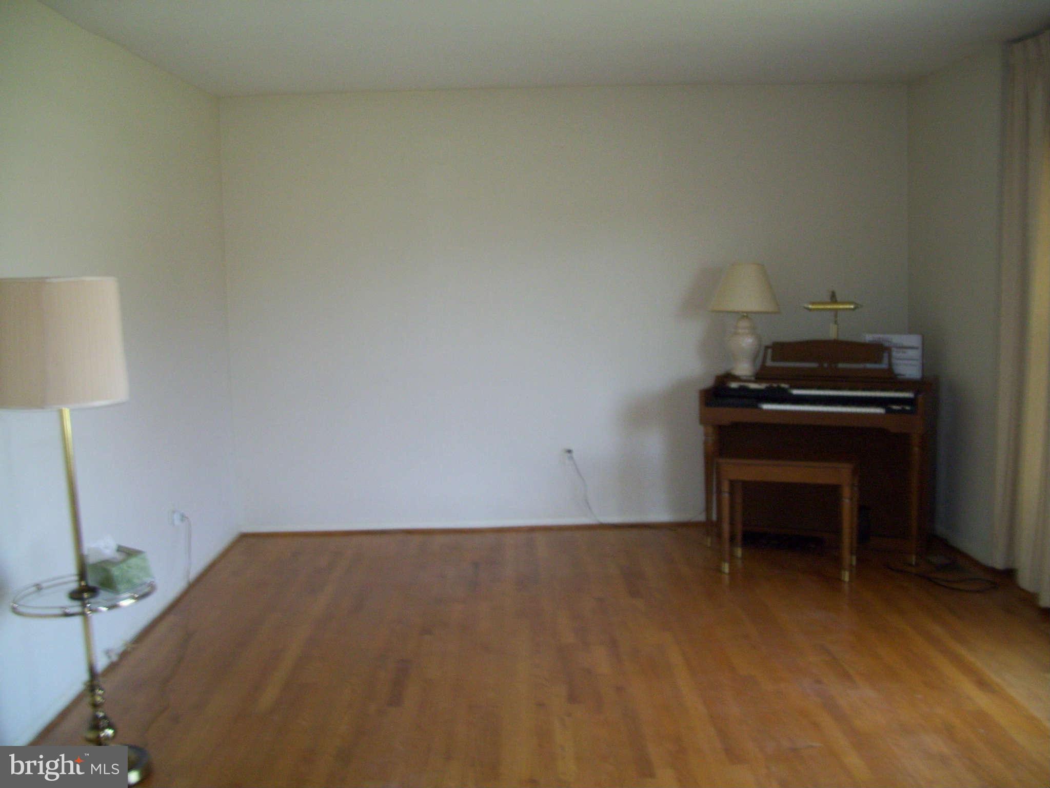 19457 Olney Mill Road Olney, MD 20832 - Photo 2 of 13 living room