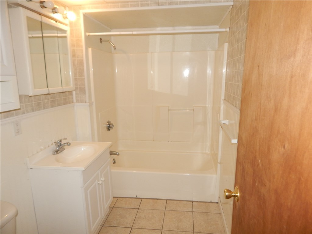 289 Ward Street Woonsocket, RI 02895 - Photo 12 of 23 Third floor bath.