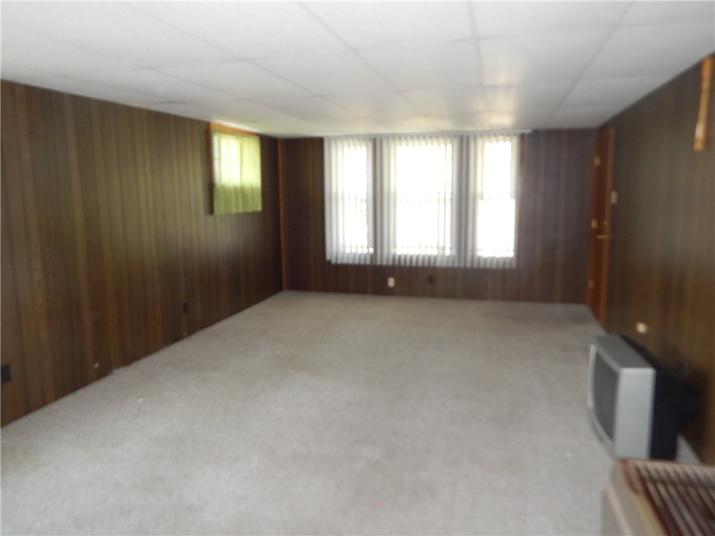 289 Ward Street Woonsocket, RI 02895 - Photo 6 of 23 Third floor living room.