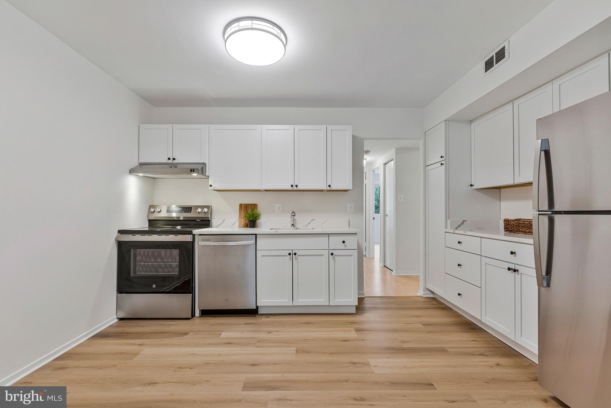 1621 Parkcrest Circle, Unit 201 Reston, VA 20190 - Photo 11 of 27