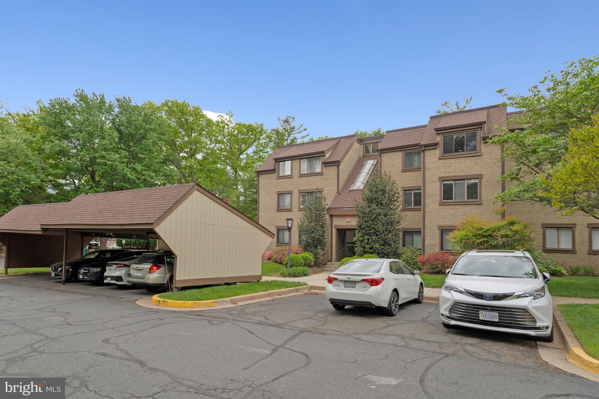 1621 Parkcrest Circle, Unit 201 Reston, VA 20190 - Photo 2 of 27