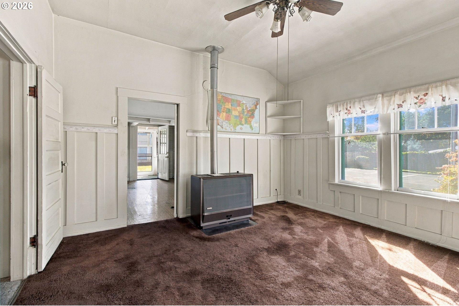 533 D Street Springfield, OR 97477 - Photo 4 of 13 Gallery Image 4