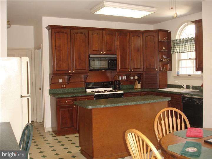 154 Powell Place Road Vincentown, NJ 08088 - Photo 7 of 18 Kitchen