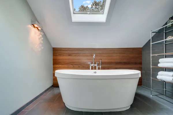 $25,000 | 15 Highland Boulevard, East Hampton, NY 11937