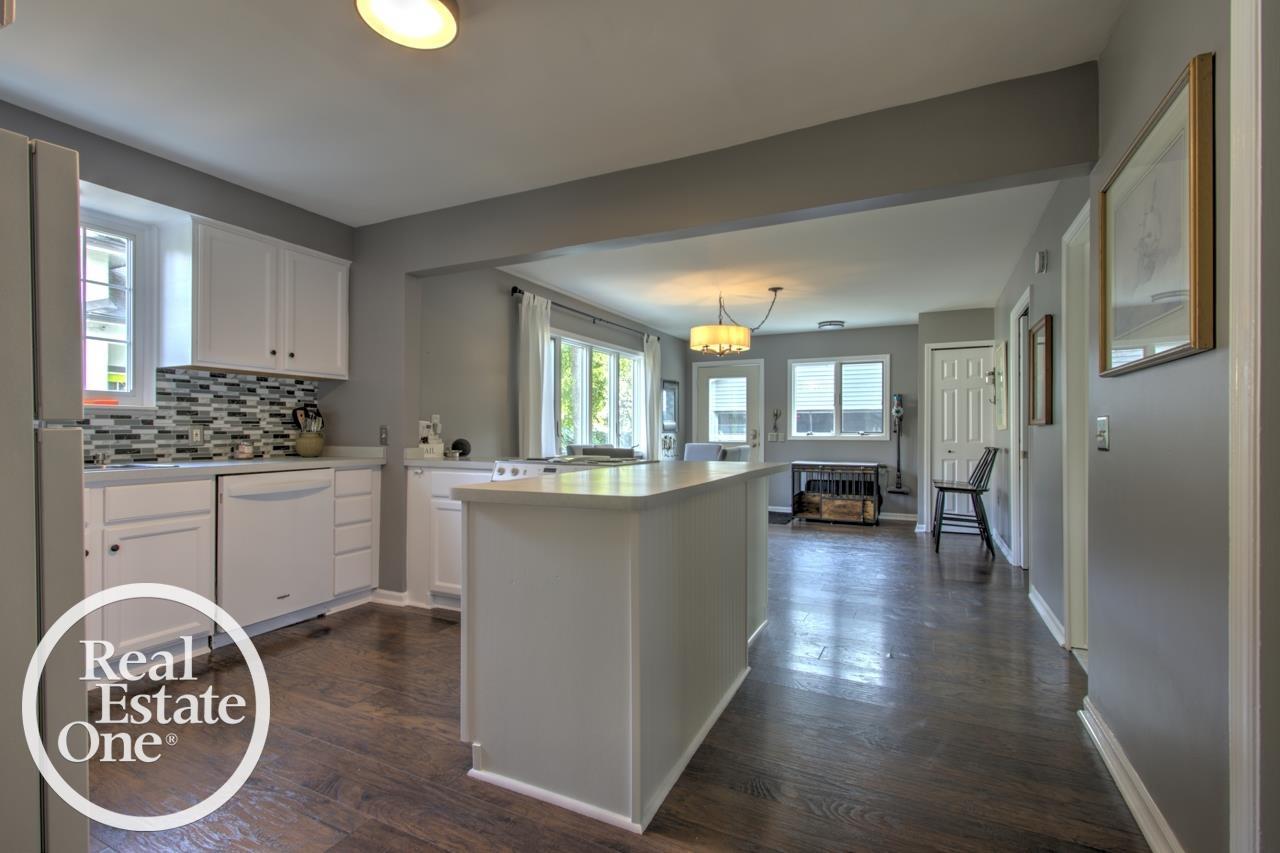 212 Moross Road Grosse Pointe Farms, MI 48236 - Photo 12 of 47