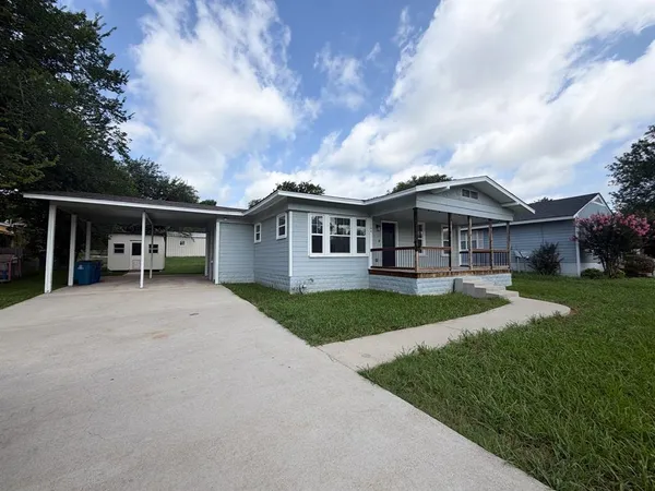 $2,095 | 104 Sunset Circle, Alvarado, TX 76009