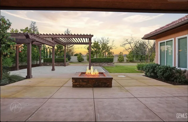 a house view with a outdoor space