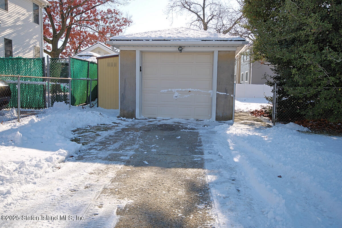 121 Joline Avenue Staten Island, NY 10307 - Photo 21 of 23 121 JOL 2 GAR
