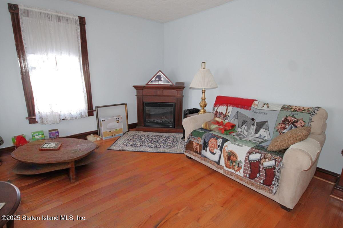 121 Joline Avenue Staten Island, NY 10307 - Photo 4 of 23 121 JOLONE LR