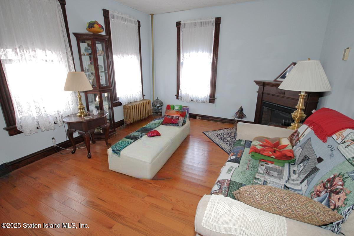 121 Joline Avenue Staten Island, NY 10307 - Photo 5 of 23 121MJOLINE FRONT RM