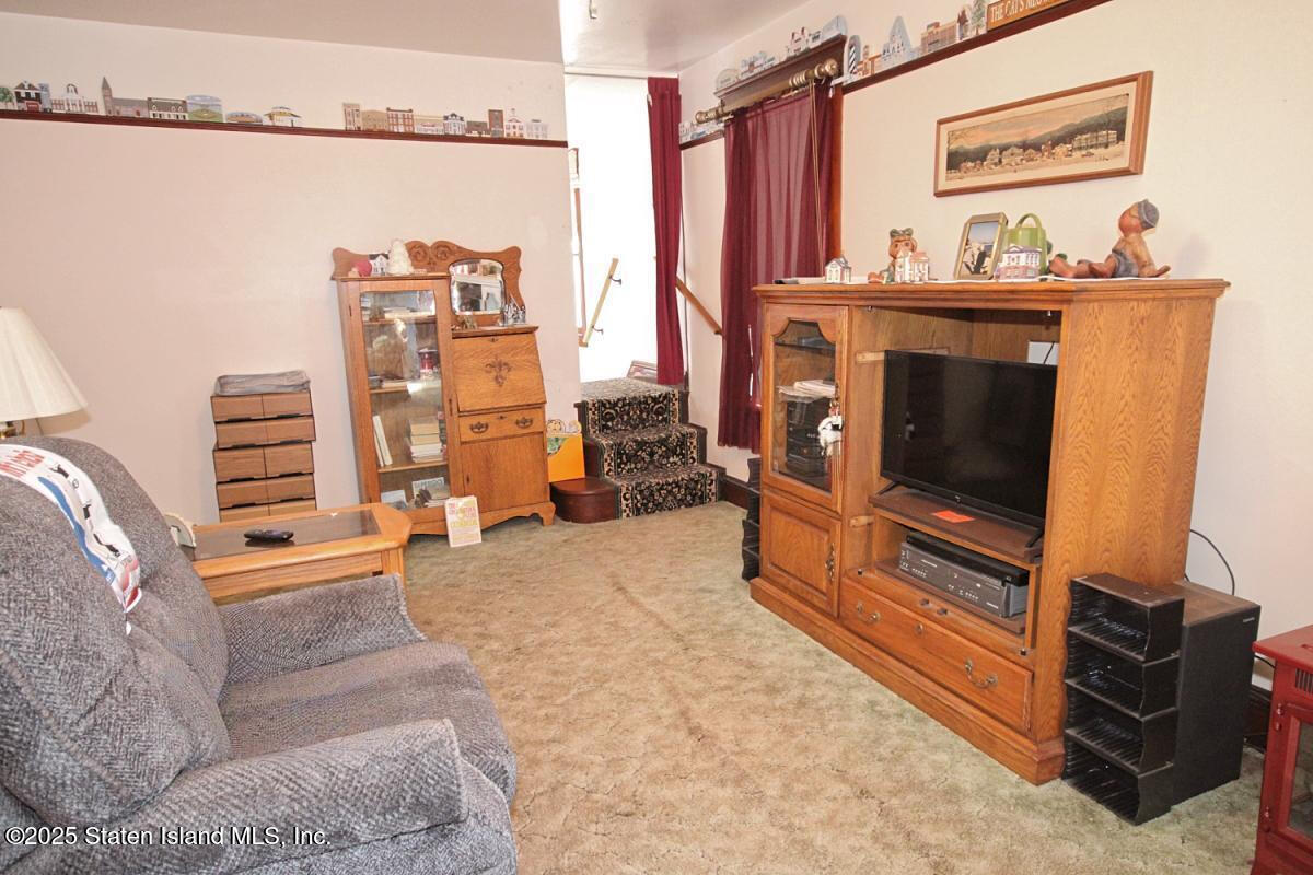 121 Joline Avenue Staten Island, NY 10307 - Photo 9 of 23 121 JOL FR LR