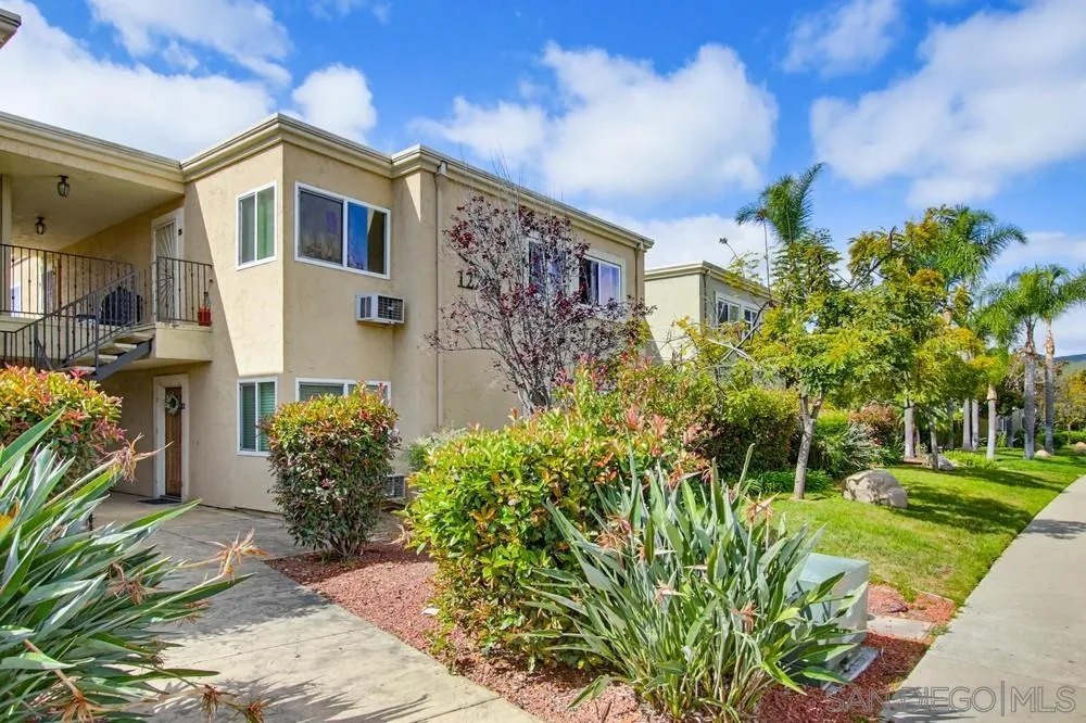 12745 Robison Boulevard, Unit 18 Poway, CA 92064 - Photo 2 of 34