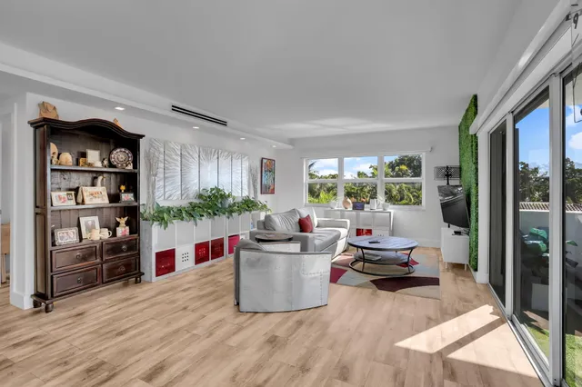 $614,500 | 1839 Middle River Drive, Unit 303, Fort Lauderdale, FL 33305