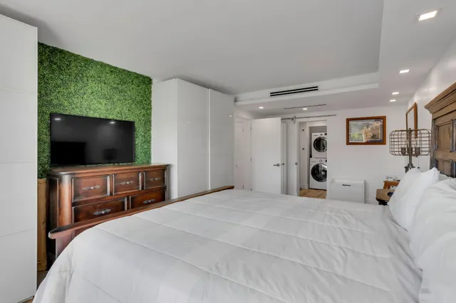 $614,500 | 1839 Middle River Drive, Unit 303, Fort Lauderdale, FL 33305