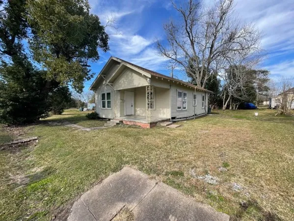 $1,350 | 724 Orange Avenue, Port Arthur, TX 77640