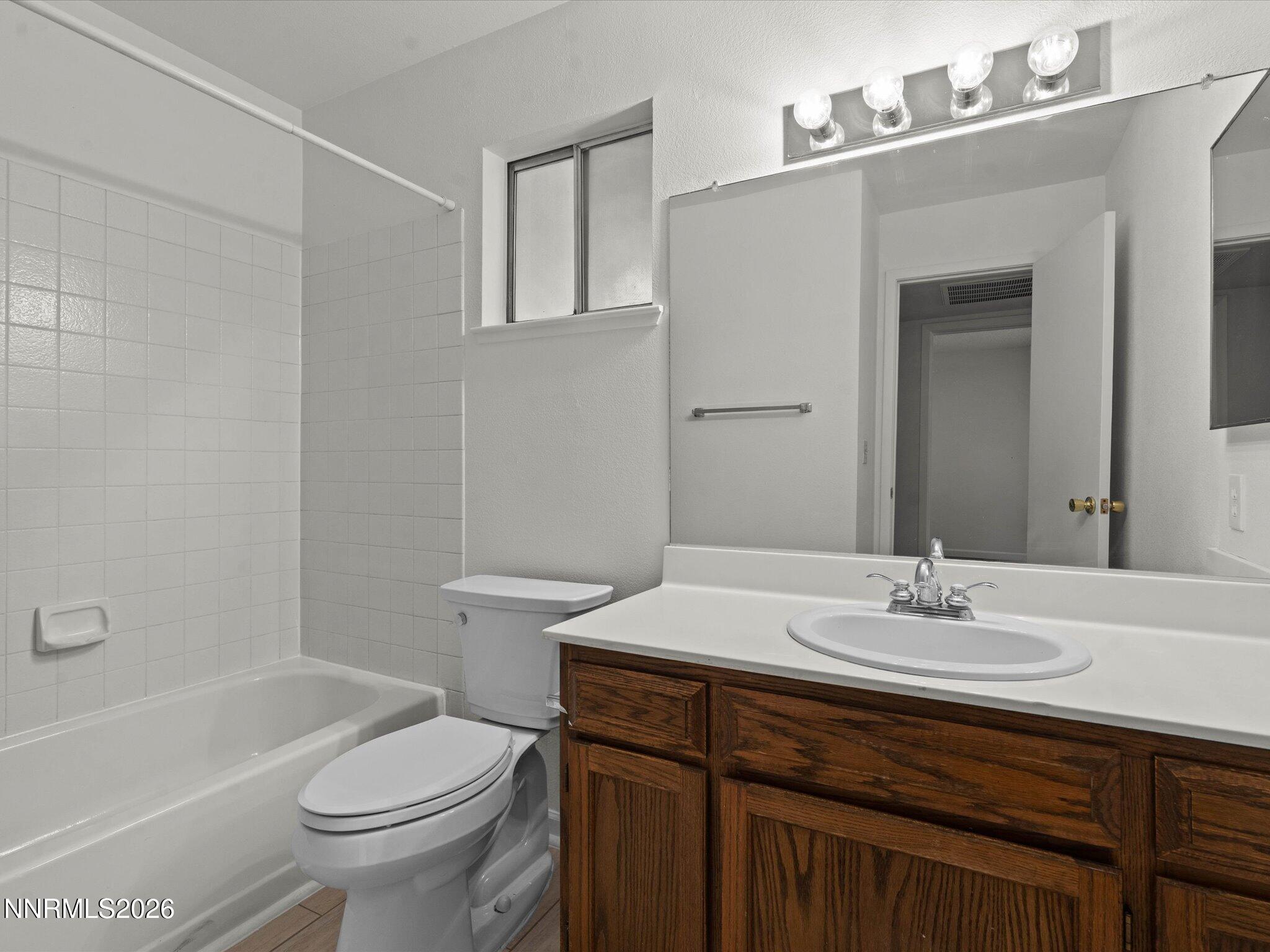 2714 Perro Court Reno, NV 89502 - Photo 13 of 31 Bathroom 3