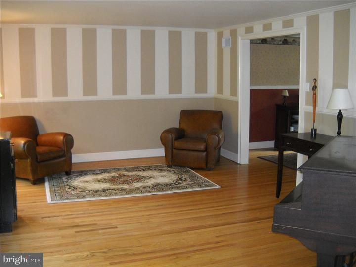 74 Chapman Road Doylestown, PA 18901 - Photo 4 of 16 Living Room