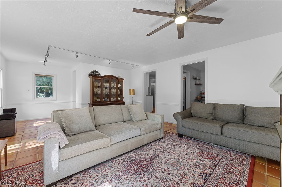 5268 Edenhurst Road Lyndhurst, OH 44124 - Photo 14 of 39