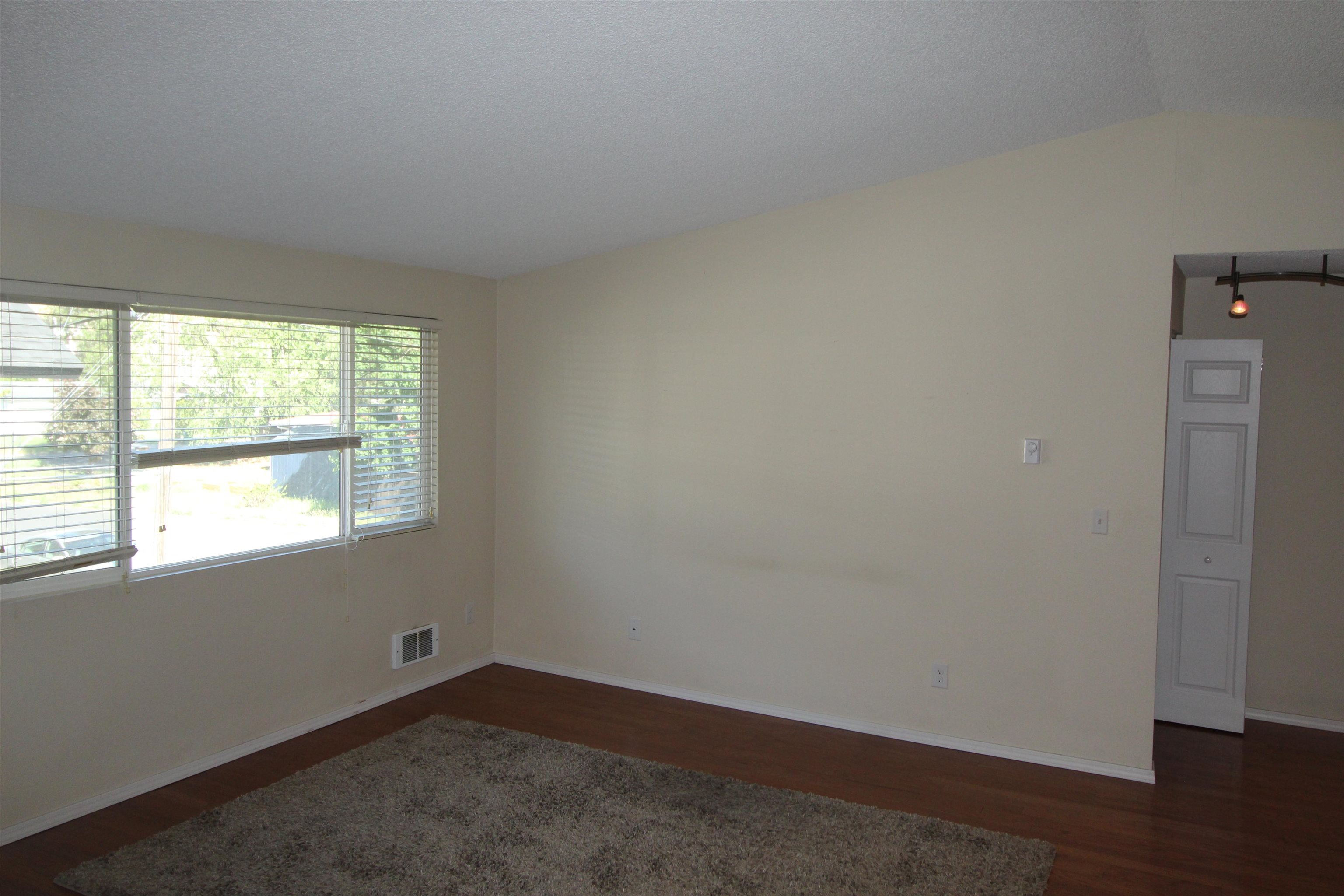 108 East Weile Avenue, Unit 3 Spokane, WA 99208 - Photo 3 of 12